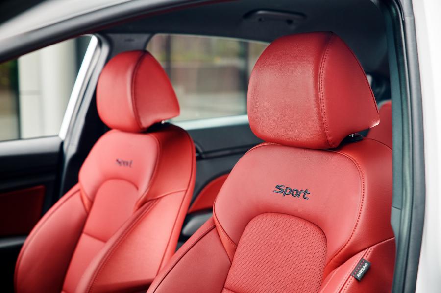 Интерьер Hyundai Elantra Sport (AD) 2019 года  (AU) (фото 2 из 15)